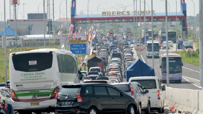 Indonesia traffic jam: 12 die in Java gridlock during Ramadan